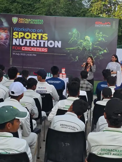 A closer look at the interactive nutrition session with experts from Qua Nutrition. Players learn about balanced diets and superfoods that can fuel performance, directly connecting their diet to their on-field success.