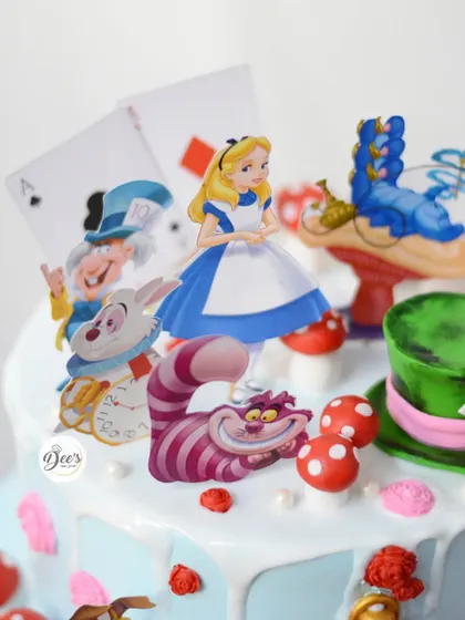 Alice, the Cheshire Cat, and the White Rabbit are all here in this detailed topper arrangement.