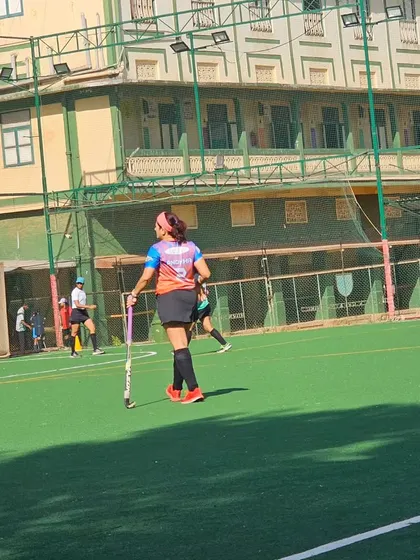 A player scans the field for an opportunity during the women's team semi-final. We train our players to be proactive and always think one step ahead.