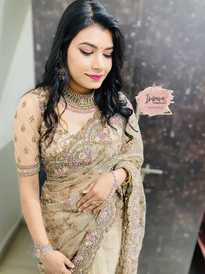 A sophisticated reception look for this beautiful bride. The soft glam makeup with a neutral color palette complements her intricately embroidered net saree.