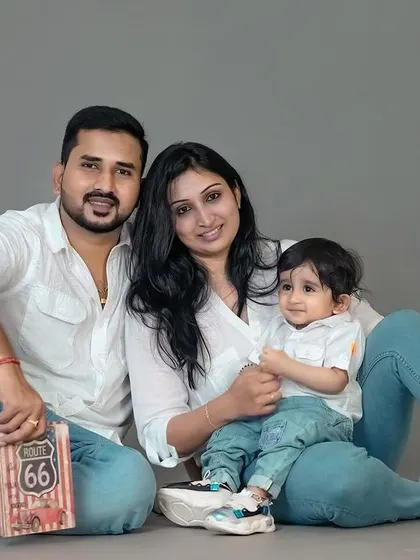 A perfect family picture in our studio. We love the classic "white shirt and blue jeans" look, which creates a timeless and coordinated portrait for this beautiful family.