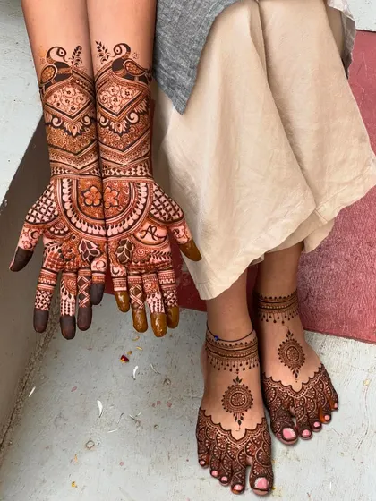 A duplicate image showing the coordinated hand and feet mehendi.
