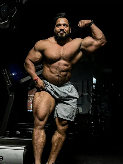 Another pose from the same off-season shoot.