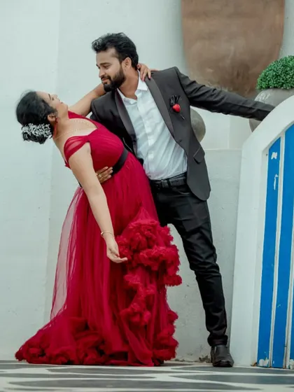 A fun and romantic dip-dance pose. The movement of the red ruffled gown adds energy and passion to this pre-wedding photo.
