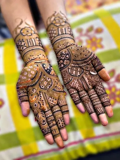 The full view of this intricate Indian mehendi design, perfect for a bride.