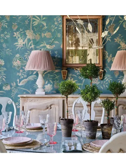 This floral and whimsical wallpaper from the 'Shangrila' collection is perfect for a romantic, colonial-inspired dining room. The soft colour palette and delicate illustrations create a dreamy and elegant atmosphere.