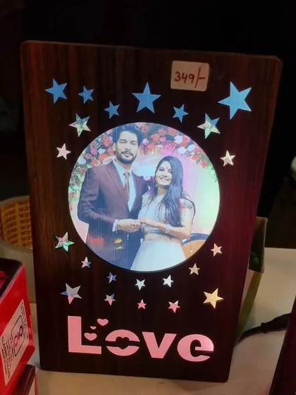 This wooden LED frame features a central photo surrounded by star-shaped cutouts. When lit, the stars glow along with your picture, creating a magical effect perfect for a romantic gift.