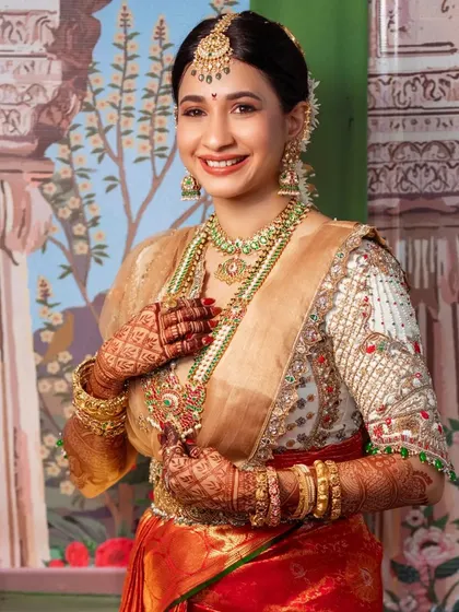 Another stunning portrait of Manvita on her special day.