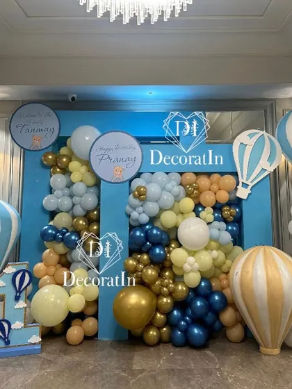 A fun photo backdrop featuring large hot air balloon props and a vibrant balloon arrangement.