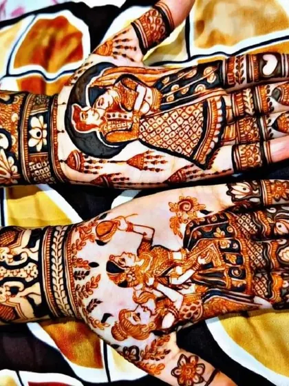 Another beautiful Karva Chauth design, with a romantic couple portrait on one hand and a woman performing the festival rituals on the other.
