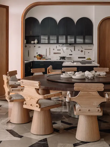 Meet our 'Kingpin' swivel chairs, designed for long conversations around the dining table. The sculptural, solid ash wood form provides a commanding presence, while the swivel base adds a touch of modern convenience. They are a perfect example of how we blend bold design with everyday function.