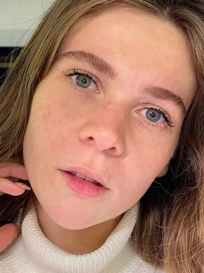 This client is wearing a brow and lash lamination combo by Polina. This package is perfect for a complete, eye-opening enhancement.