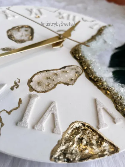 This isn't just a clock, it's a blend of craftsmanship and nature. The geode element cuts through the clock face, creating a unique and artistic design.