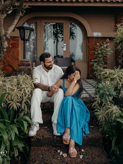 Sometimes the best moments happen when you think no one is watching. A shy laugh and a gentle hand-hold on the steps of their resort in Goa make for a perfectly candid photograph.