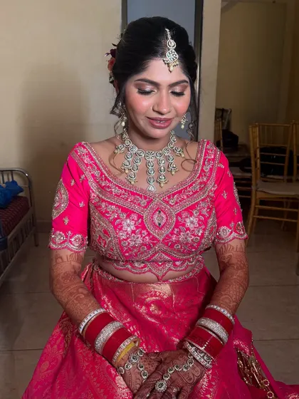 A closer look at this bride's soft glam makeup. I used warm tones on her eyes and kept the skin looking fresh and dewy, which perfectly complemented her pink lehenga and diamond jewelry.