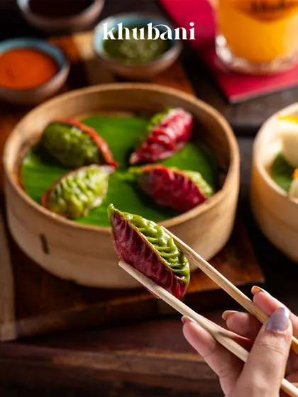 Indulge in the flavors of refinement with our Mona Lisa dumplings. A delicate balance of cilantro and chicken, steamed to perfection for a sophisticated taste.