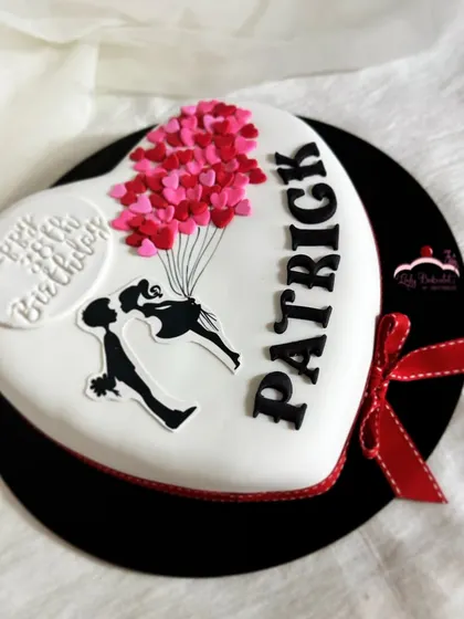 A heartfelt gift from a wife to her husband. This heart-shaped cake features a romantic silhouette and is filled with a traditional rich plum cake.