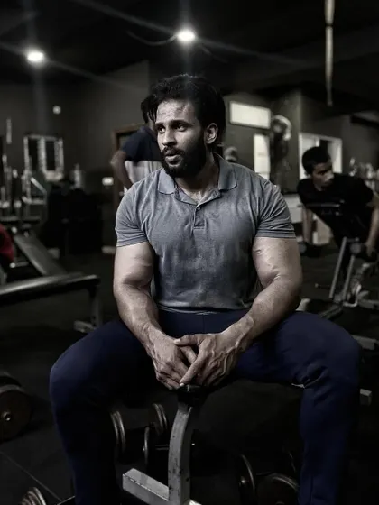 Darkness. A moody shot of me resting between sets, mentally preparing for the next one.