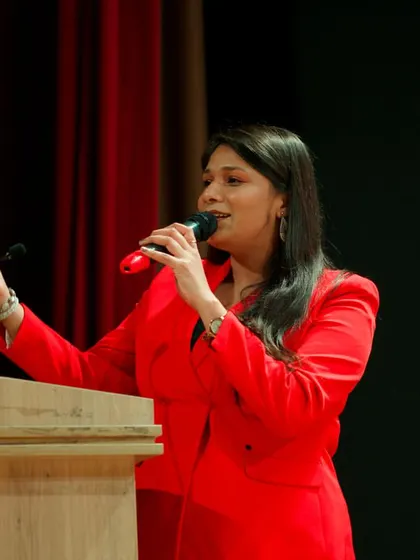Addressing a packed auditorium at the SRCC Business Conclave, Asia's largest undergraduate management fest. I am skilled at hosting educational and business-focused events for a young, ambitious audience.