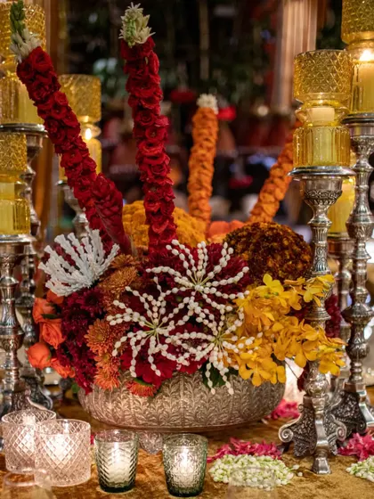 A close-up of the centerpiece, highlighting the unique floral spikes made from red roses and the star-like patterns crafted from jasmine buds. These details showcase our innovative approach to traditional floral art.