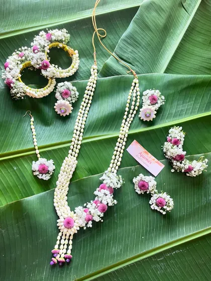 Another angle of the jasmine and pink flower Haldi set. You can see the intricate weaving of the buds that forms the base of each piece.
