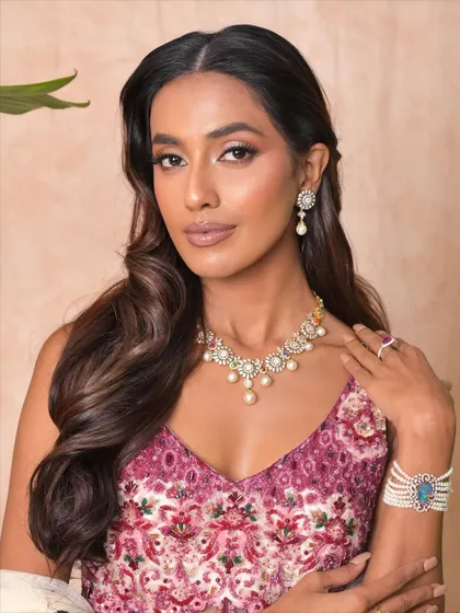 A closer look at this festive style. The makeup is carefully chosen to complement the deep, rich tones of her skin, creating a harmonious and radiant effect.