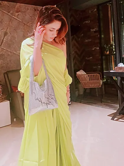 Here you can see how a modern, sparkling handbag adds a playful touch to this neon green fusion outfit. My accessory pairing advice focuses on creating a balanced and complete look.