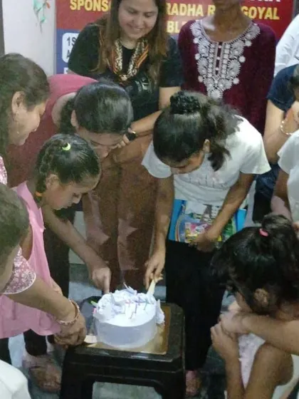 Everyone gathered around to cut the cake. It was a wonderful moment of togetherness, celebrating the teachers and students of the Nav Urja Yuva Sansthan.