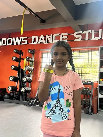 Saanvi earned her yellow 'Shadows WOW' wristband for her top performance in the basic level. Well done.