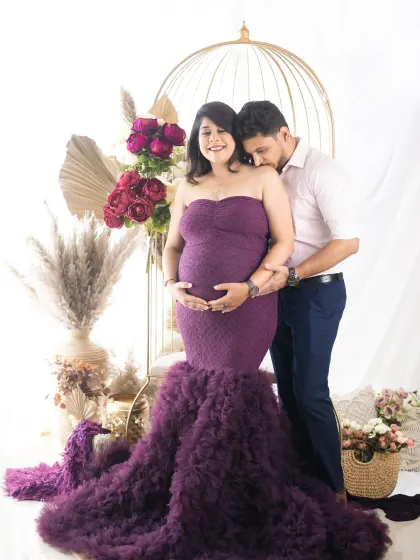 A loving embrace amidst our floral boho setup. The dad-to-be gently holds the mom-to-be, creating a portrait filled with warmth and anticipation.