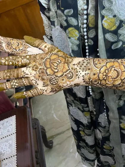 Another view of the complementary Arabic designs, showing the fresh paste.
