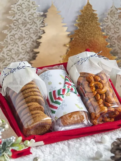 Get into the festive spirit with our Christmas trays. This assortment features a delightful mix of cookies, nuts, and a classic bar cake, all beautifully arranged for holiday gifting.
