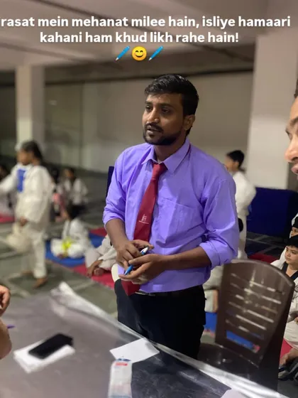 "Virasat mein mehanat milee hain, isliye hamaari kahani ham khud likh rahe hain!" (I have inherited hard work, that's why I am writing my own story). A moment of discussion with other officials.