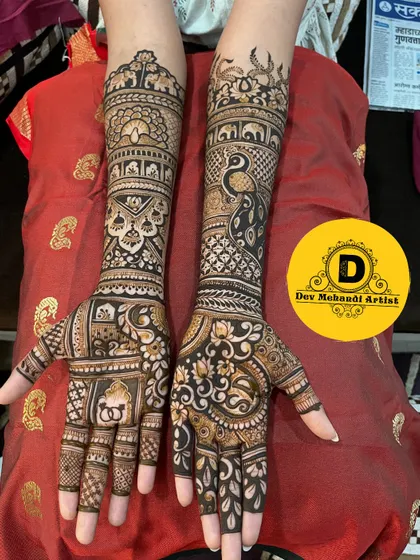 This design combines the grace of a peacock with the elegance of floral patterns. The dark, rich stain is a result of our specially prepared organic henna.