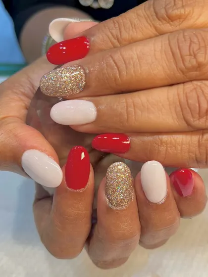 Merry and bright, just like these Christmas nails. This festive set combines classic red, clean white, and a sparkling gold glitter for a cheerful holiday manicure.