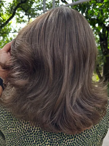A close-up of the cool ash tones.