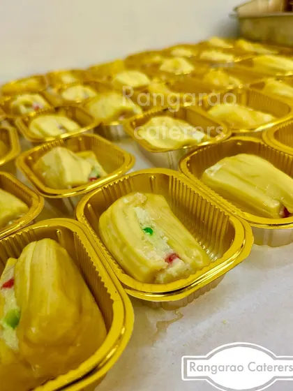 An innovative dessert, our Jackfruit Sandwich. This unique creation features ripe jackfruit with a sweet filling, packed in convenient single-serving containers for events.