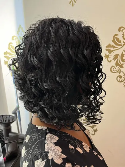 A side view of the curly inverted bob.