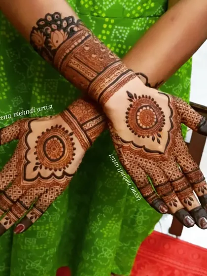 A lovely mandala design for a wedding guest. The central mandala is surrounded by a heart-shaped border, with intricate patterns on the fingers and a complementary wrist cuff.