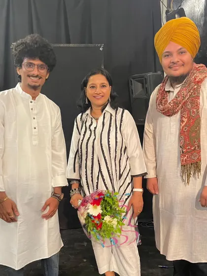 With the soulful ghazal and sufi singer Kavita Seth ji. I have always admired her voice, and it was a pleasure to meet her at an event.