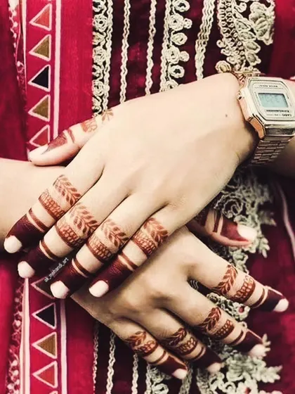 The beautiful, dark stain on the fingers a couple of days after application. This shows the longevity and richness of the color you get with my natural henna.