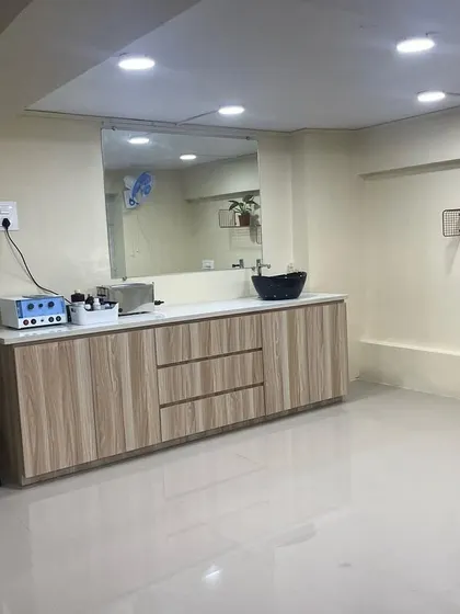 This is one of our dedicated procedure rooms, equipped for various hair restoration treatments. We maintain the highest standards of hygiene and use advanced tools to ensure your safety and comfort during procedures like scalp therapy and PRP.