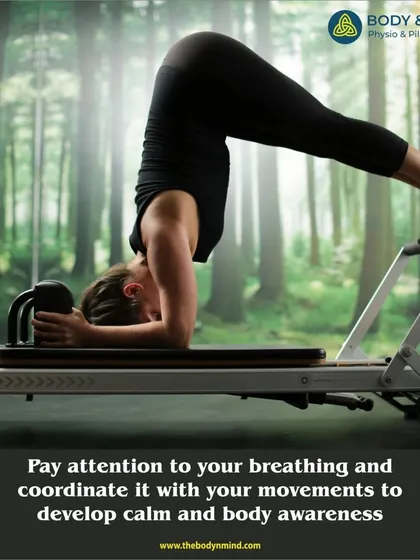 This image captures an advanced exercise on the Reformer, highlighting the importance of coordinating breath with movement. This practice develops body awareness and a sense of calm, even during challenging movements.