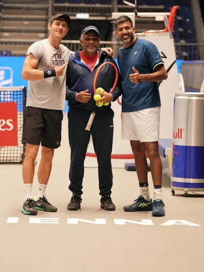 A team photo after a good practice session in Vienna.