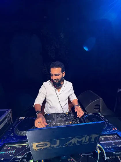 Another shot of me at the decks, raising the bass and the bars for the Monday crowd.