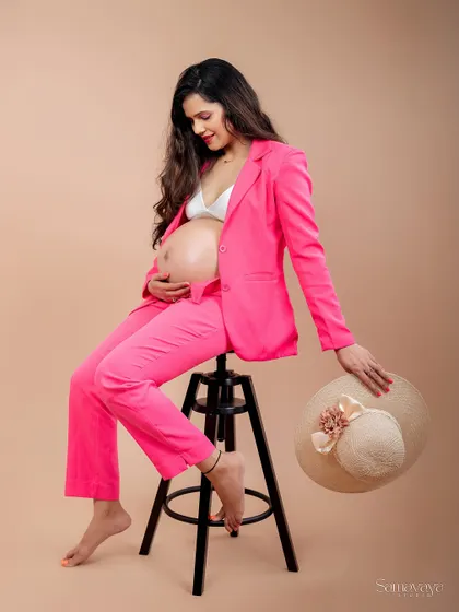 Who says maternity style can't be bold and modern? This vibrant pink suit is for the confident mama who wants to celebrate her pregnancy with a chic and powerful statement. It's all about capturing your unique personality.