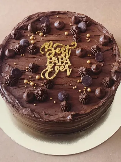 My "Best Papa Ever" cake for Father's Day. It's my ultimate chocolate cake, because what dad doesn't love a rich, decadent chocolate treat?