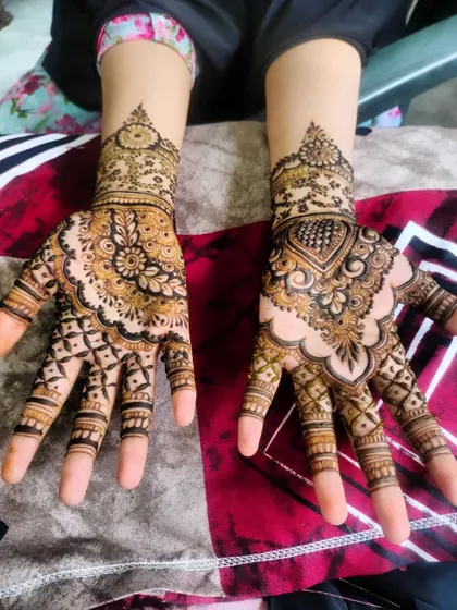 A lovely design for a bride's housemate, featuring traditional motifs and beautiful patterns.