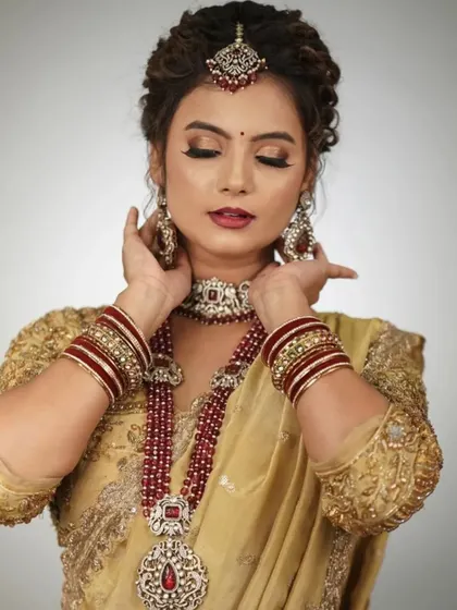 This bride is wearing a stunning Victorian set with red stones for her reception. The combination of pearls and colored stones is very elegant.