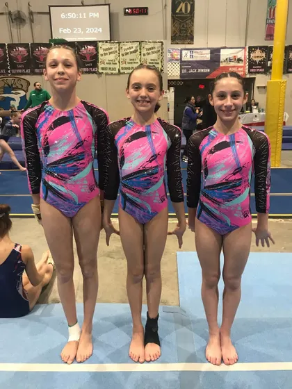 Our Diamond and Sapphire athletes looking focused before their events at the invitational.